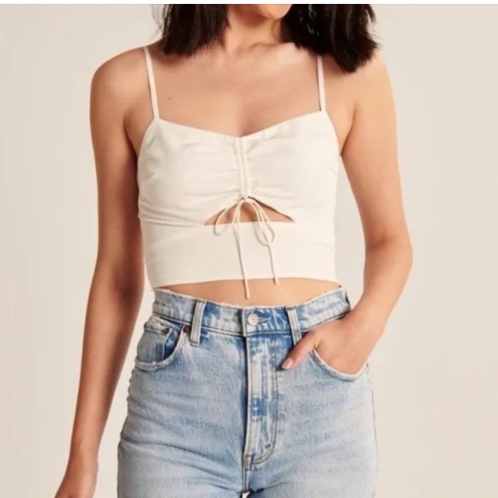 Abercrombie & Fitch | Cinched Front Cut-Out Crop Top